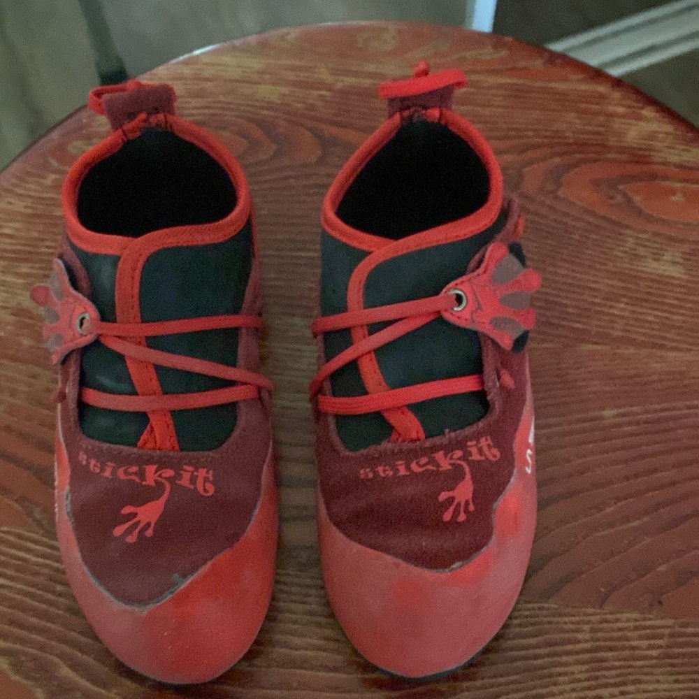 La sportiva red leather kids climbing shoes size 2-3